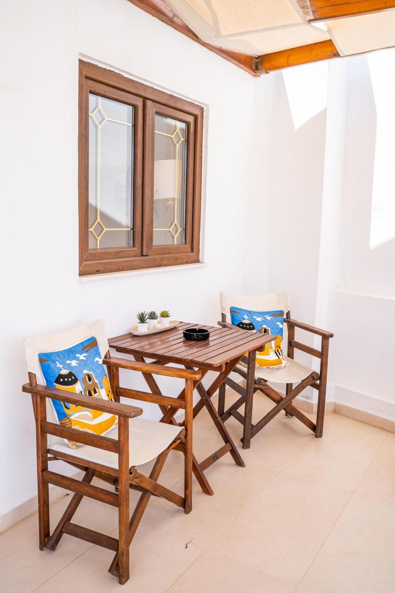 Mimis & Connie 2 * Karpathos